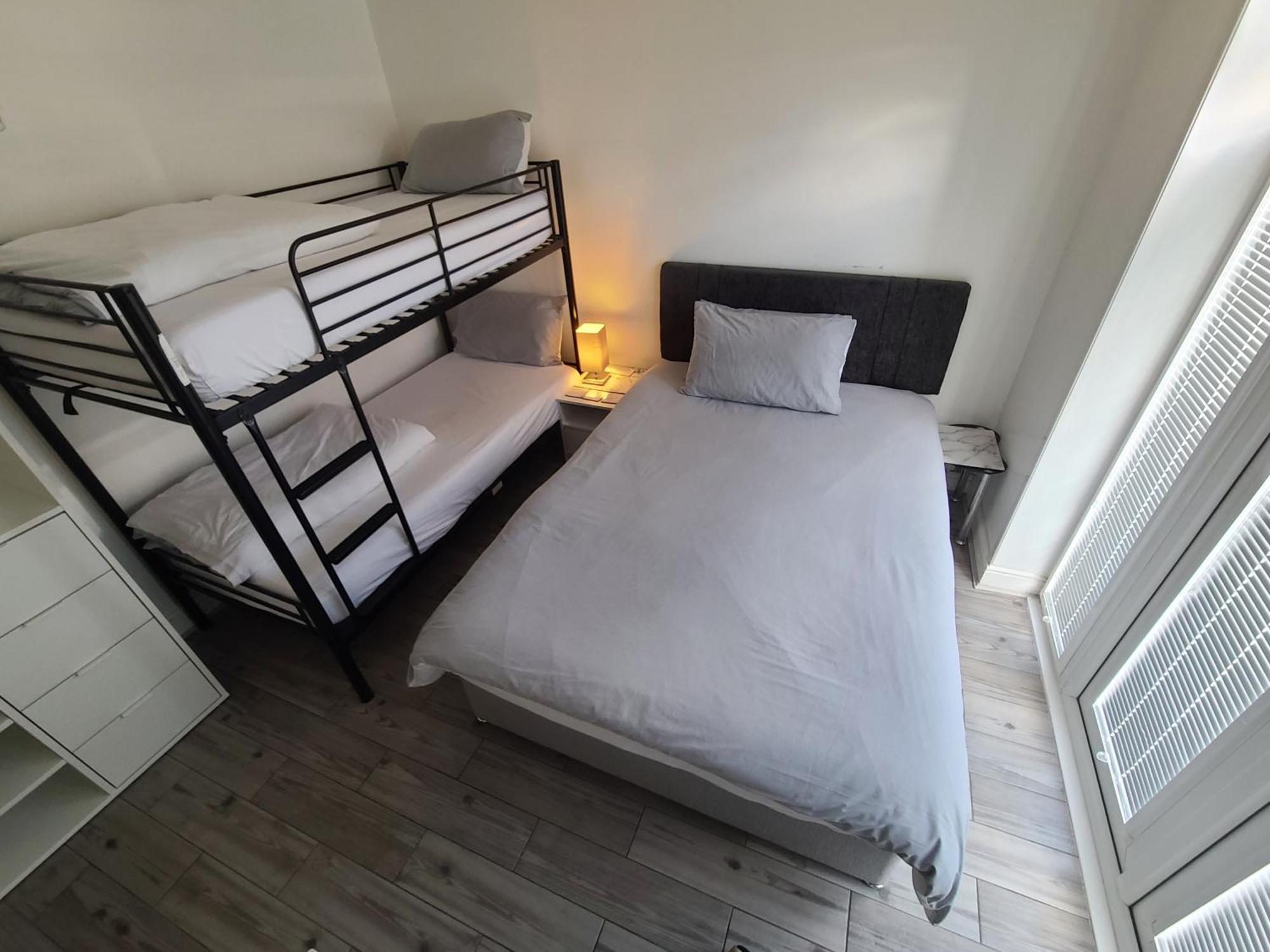Gatwick Rooms-Travel Service-Airport Parking Ifield Eksteriør billede