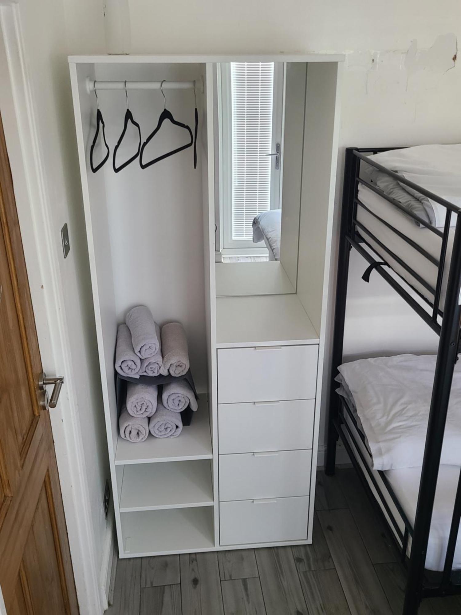 Gatwick Rooms-Travel Service-Airport Parking Ifield Eksteriør billede