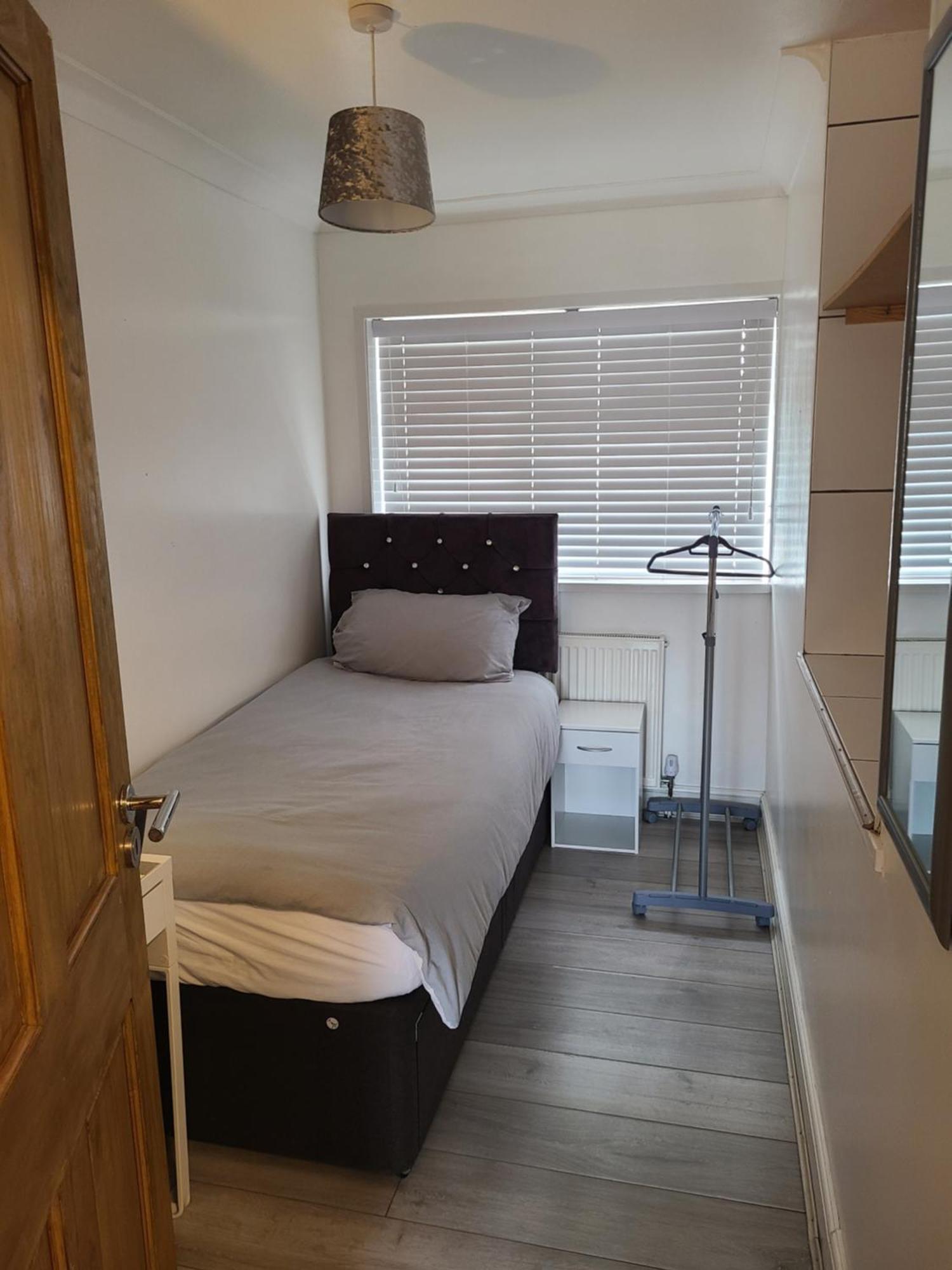 Gatwick Rooms-Travel Service-Airport Parking Ifield Eksteriør billede